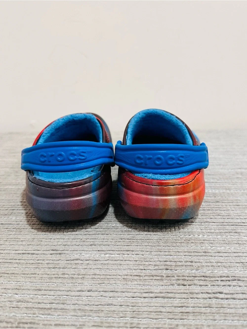 Crocs Kids Classic Lined OOTW Clog Bright Cobalt Blue Red Tie Dye Junior Size J2